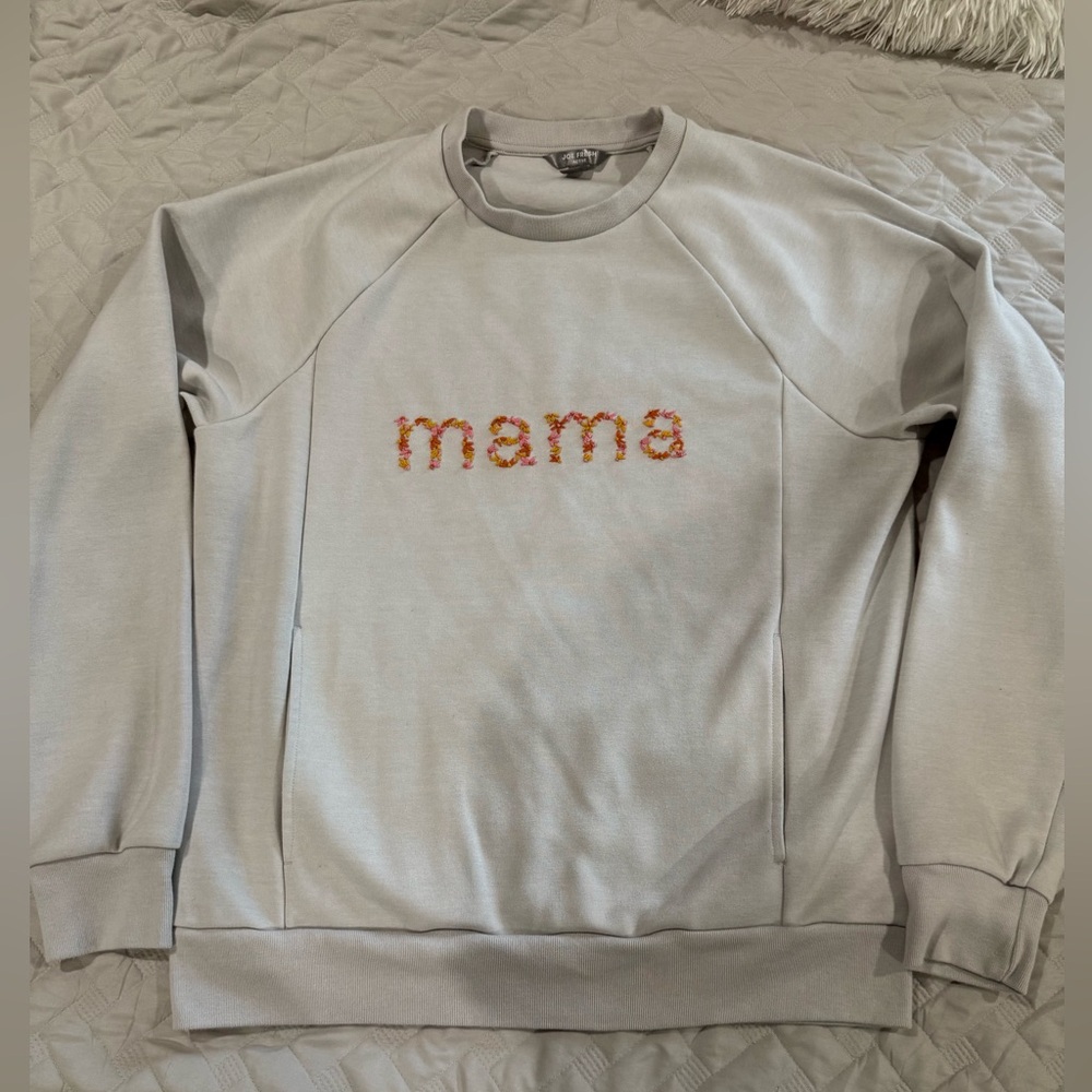 Mama Hand Embroidered Sweatshirt with Pockets Size Medium Gray Long Sleeve